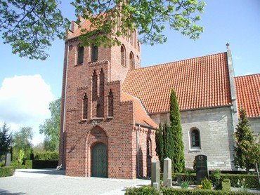 Ishøj Kirke set udefra i dagslys